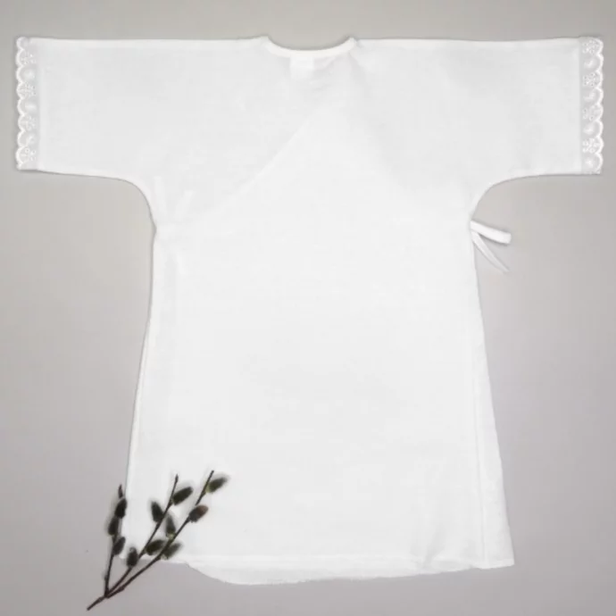 A baptismal calico christening shirt is ideal for both a boy and a girl, from birth.